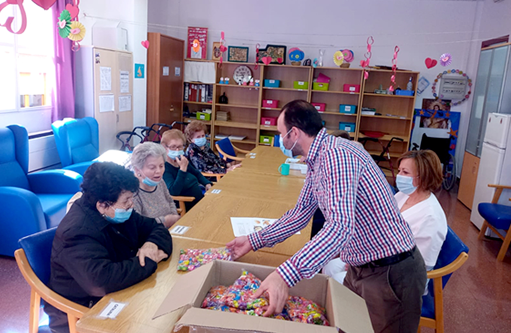 Vuelven los caramelos para los socios de los centros municipales de Personas Mayores